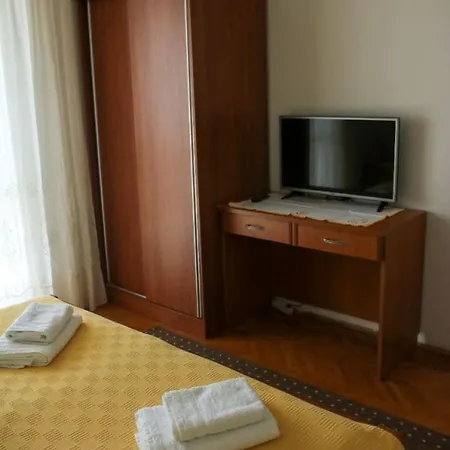 Zdravko - 150 M From Sandy Apartment Duce